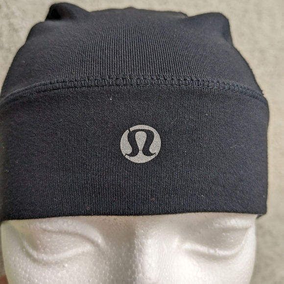 Lululemon Brisk Run Toque All  black In GREAT used condition - Picture 5 of 6